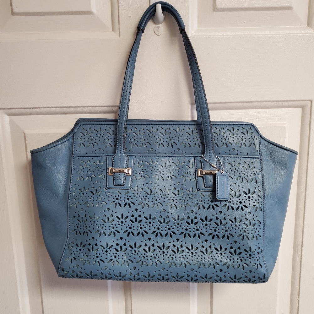 Beautiful light blue Coach cut out pattern bag - Picture 8 of 16